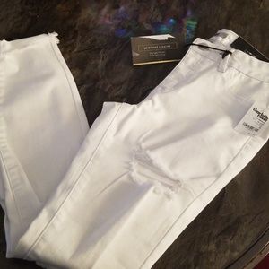 Distressed skinny jeans